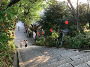 新検見川の検見川神社の階段です